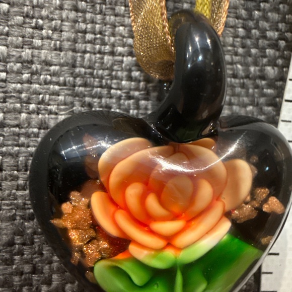 Murano glass heart pendant on ribbon - Picture 6 of 6